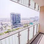 Nasma Luxury Stays - Serene Apartment With Balcony Steps From The Sea