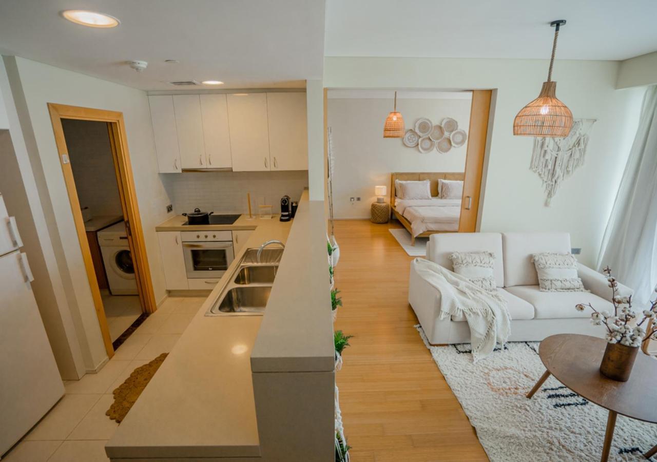 Apartment Nasma Luxury Stays - Serene With Balcony Steps From The Sea Abu Dhabi