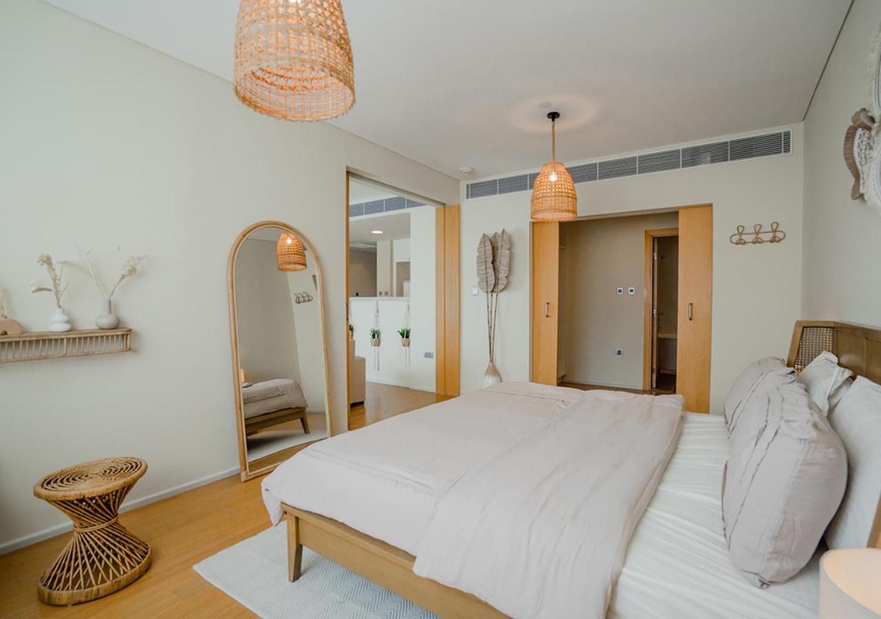 Nasma Luxury Stays - Serene With Balcony Steps From The Sea Apartment Abu Dhabi