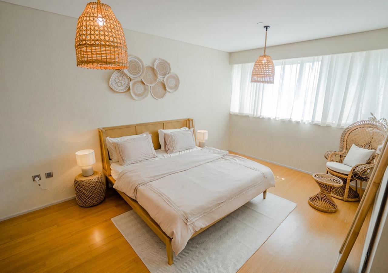 Nasma Luxury Stays - Serene With Balcony Steps From The Sea *