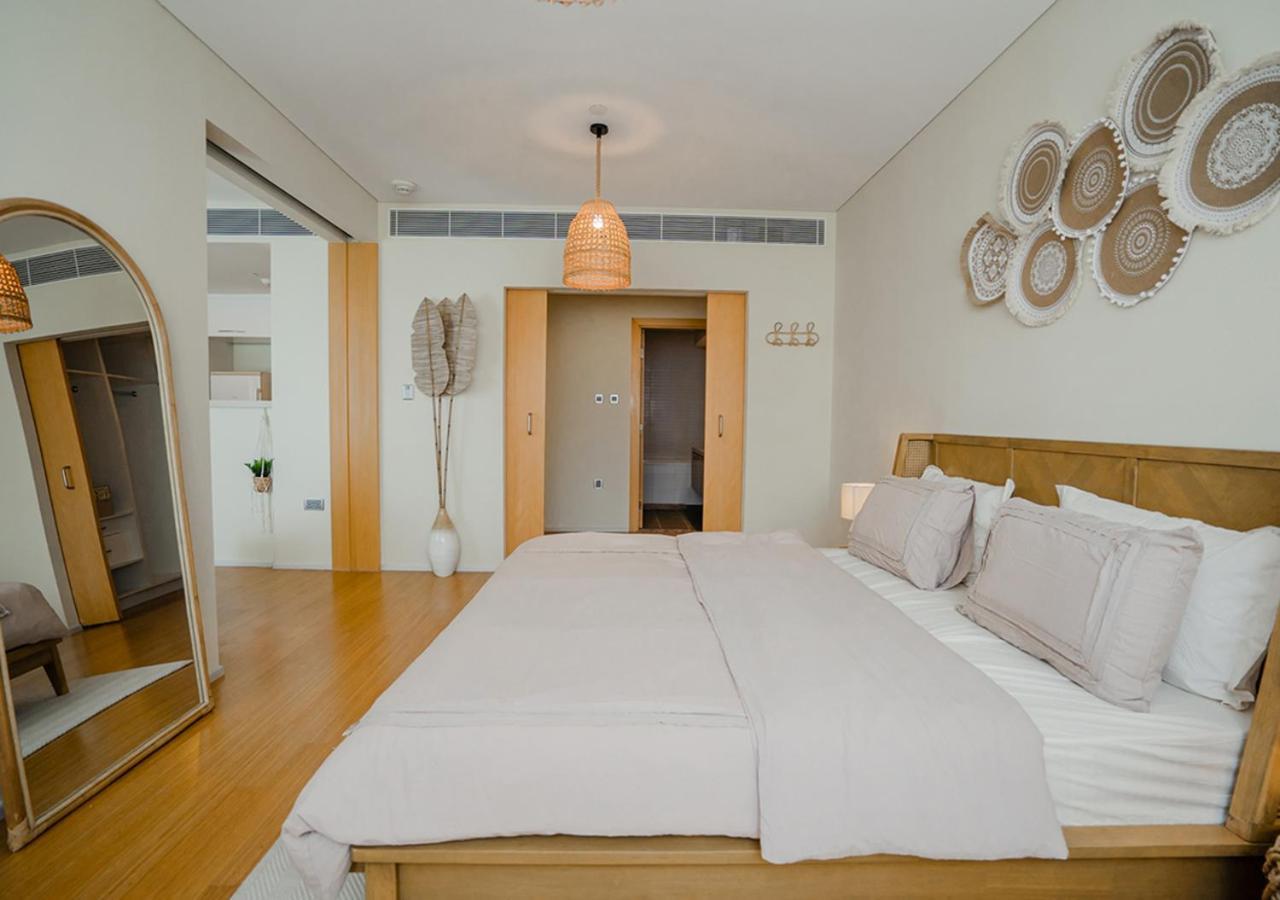 Apartment Nasma Luxury Stays - Serene With Balcony Steps From The Sea Abu Dhabi